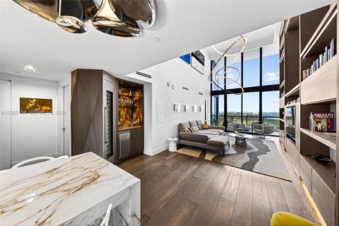 Снять в аренду кондоминиум в Майами, Флорида 2 спальни, 202.34м2, № 2030269 - фото 4