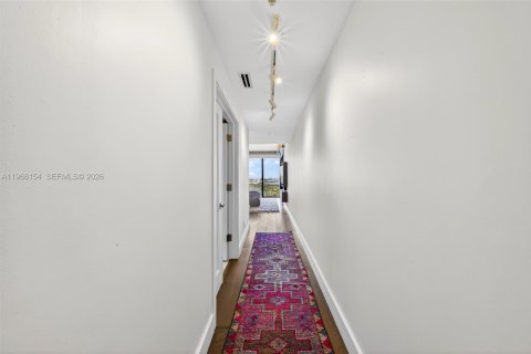 Снять в аренду кондоминиум в Майами, Флорида 2 спальни, 202.34м2, № 2030269 - фото 19