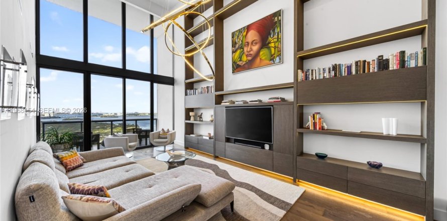 Кондоминиум с 2 спальнями в Майами, Флорида № 2030269