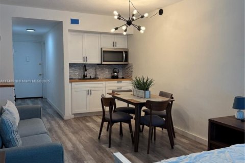 Copropriété à louer à Sunny Isles Beach, Floride: 43.48 m2 № 1710949 - photo 3