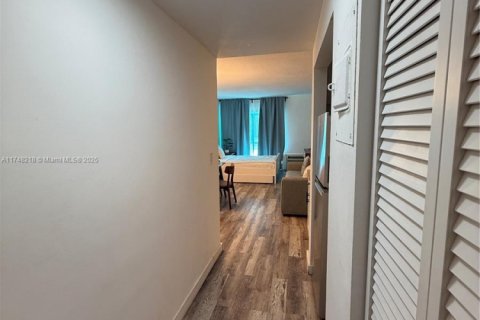 Copropriété à louer à Sunny Isles Beach, Floride: 43.48 m2 № 1710949 - photo 9