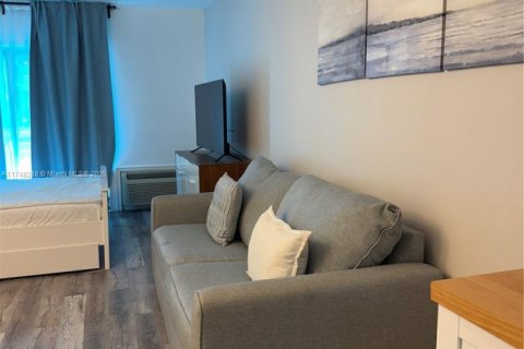 Copropriété à louer à Sunny Isles Beach, Floride: 43.48 m2 № 1710949 - photo 2