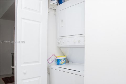 Copropriété à louer à Miami, Floride: 2 chambres, 104.89 m2 № 1996338 - photo 9