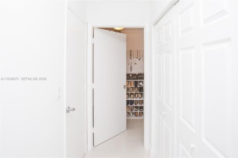 Copropriété à louer à Miami, Floride: 2 chambres, 104.89 m2 № 1996338 - photo 27