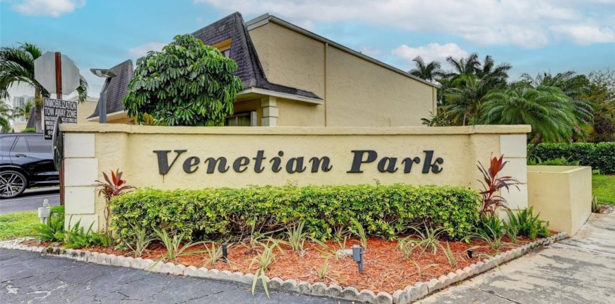 Condo in Hallandale Beach, Florida, 3 bedrooms № 957070