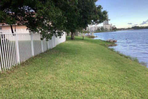 Casa en venta en Sunrise, Florida, 4 dormitorios, 242.66 m2 № 1117994 - foto 1