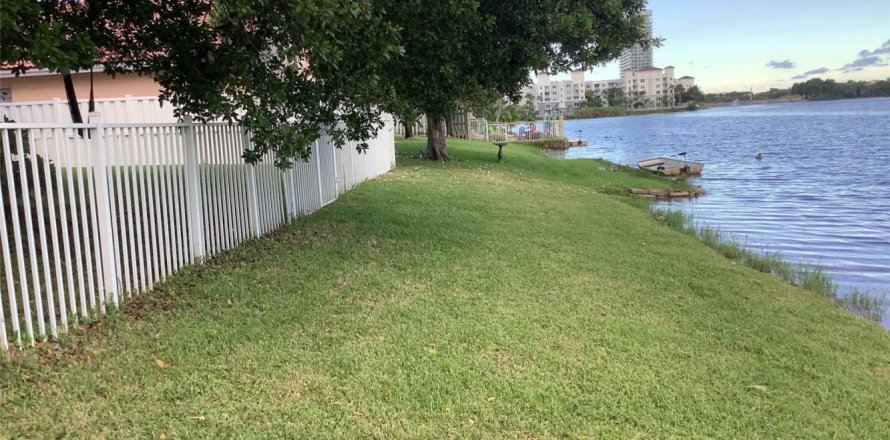 Casa en Sunrise, Florida 4 dormitorios, 242.66 m2 № 1117994