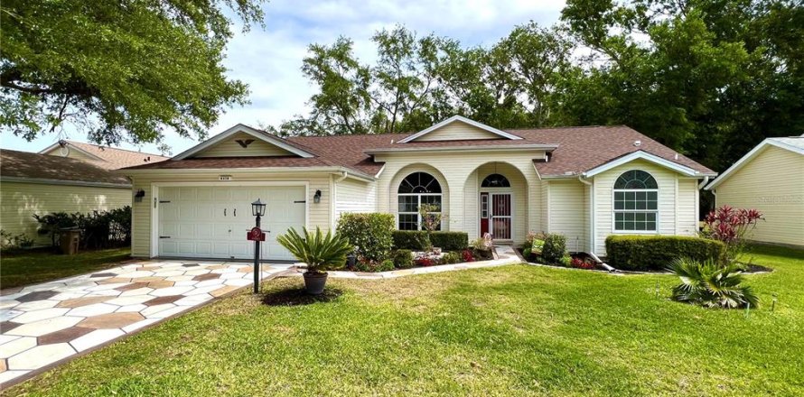 House in Leesburg, Florida 3 bedrooms, 191.19 sq.m. № 1588667