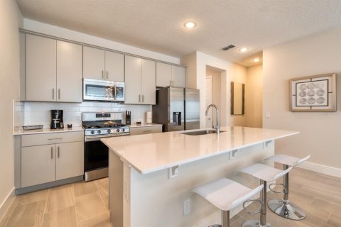 Townhouse in Four Corners, Florida 3 bedrooms, 168.25 sq.m. № 1810930 - photo 1