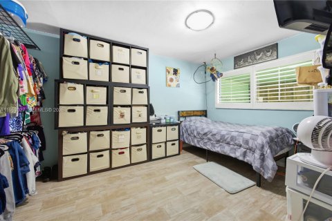 House in Cape Coral, Florida 4 bedrooms, 130.43 sq.m. № 2155081 - photo 7