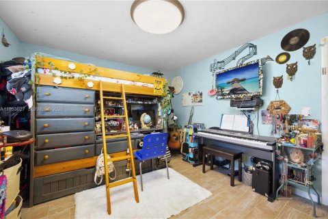 House in Cape Coral, Florida 4 bedrooms, 130.43 sq.m. № 2155081 - photo 6