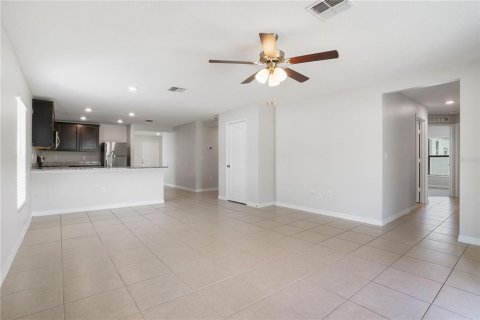 House in Kissimmee, Florida 4 bedrooms, 171.96 sq.m. № 1782634 - photo 15