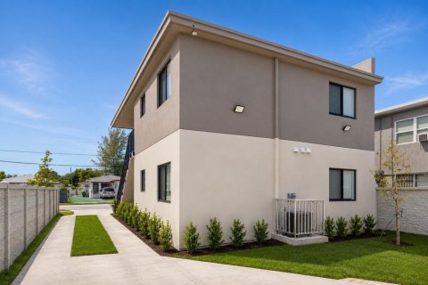 Touwnhouse à louer à Miami, Floride: 3 chambres, 101.91 m2 № 2279032 - photo 3