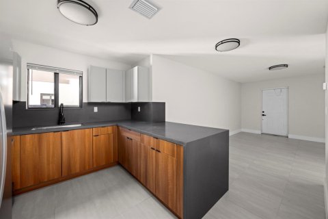 Touwnhouse à louer à Miami, Floride: 3 chambres, 101.91 m2 № 2279032 - photo 9