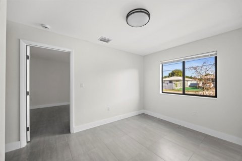 Touwnhouse à louer à Miami, Floride: 3 chambres, 101.91 m2 № 2279032 - photo 18