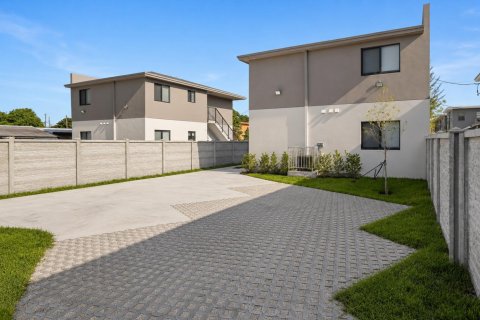 Touwnhouse à louer à Miami, Floride: 3 chambres, 101.91 m2 № 2279032 - photo 4