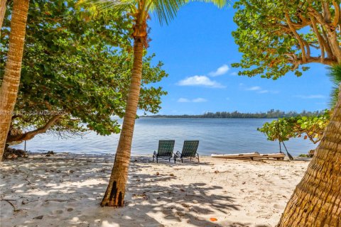 Casa en venta en Jupiter Island, Florida, 7 dormitorios, 739.32 m2 № 1989306 - foto 17