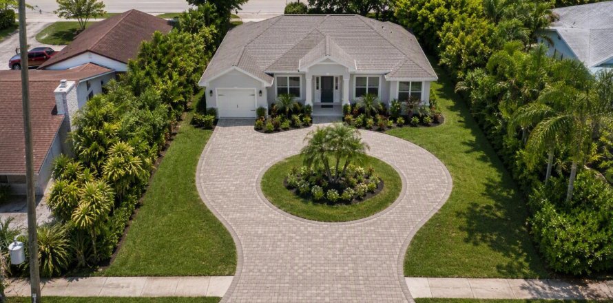 House in Delray Beach, Florida 3 rooms, 97.36 sq.m. № 2261855