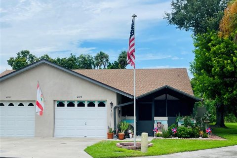 House in Palmetto, Florida 2 bedrooms, 110.27 sq.m. № 1905973 - photo 1