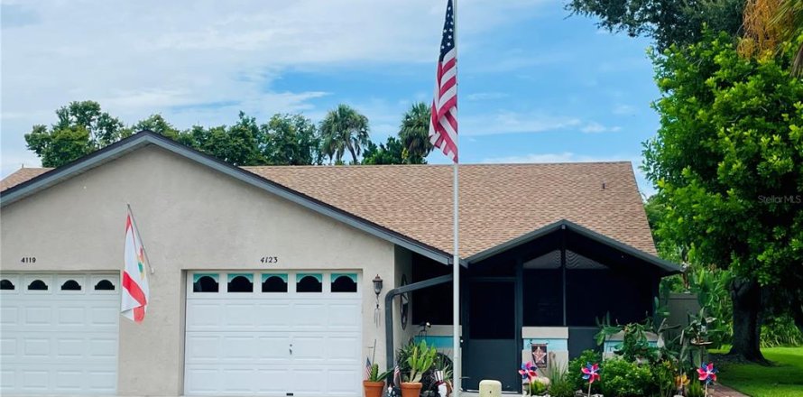 House in Palmetto, Florida 2 bedrooms, 110.27 sq.m. № 1905973