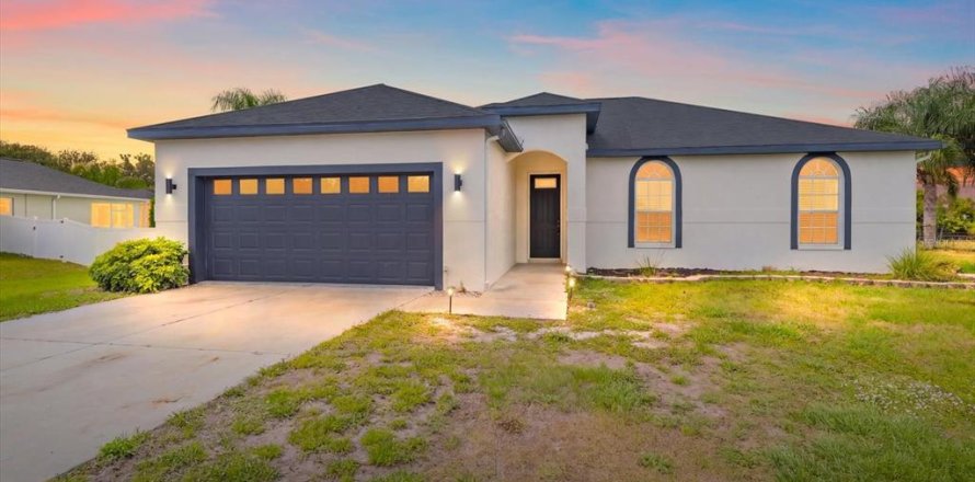 House in Myakka City, Florida 3 bedrooms, 149.57 sq.m. № 2344775