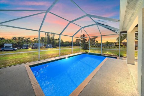 House in Myakka City, Florida 3 bedrooms, 149.57 sq.m. № 2344775 - photo 5