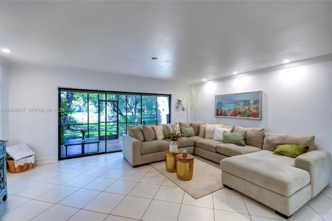 Townhouse in Doral, Florida 3 bedrooms, 148.64 sq.m. № 2026694 - photo 5