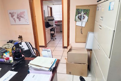 Commercial property in Miami, Florida № 2081299 - photo 22