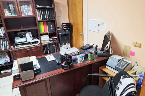 Commercial property in Miami, Florida № 2081299 - photo 20