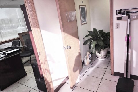 Commercial property in Miami, Florida № 2081299 - photo 29