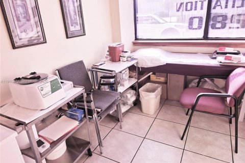 Commercial property in Miami, Florida № 2081299 - photo 27