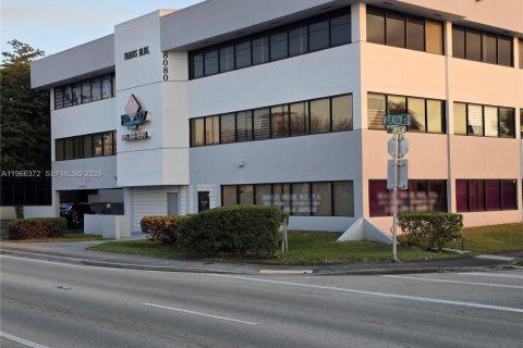 Commercial property in Miami, Florida № 2081299 - photo 2