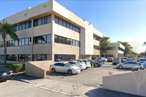 Commercial property in Miami, Florida № 2081299 - photo 3