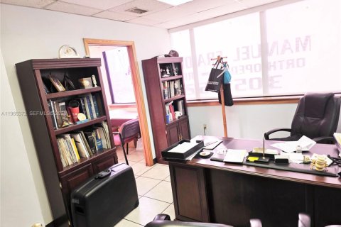Commercial property in Miami, Florida № 2081299 - photo 24