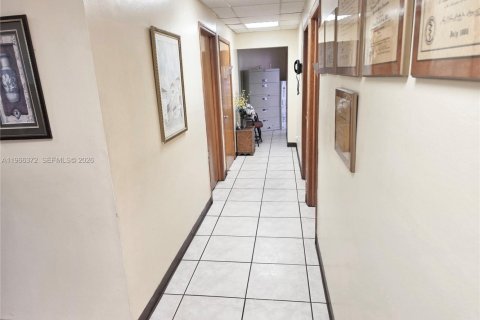Commercial property in Miami, Florida № 2081299 - photo 30