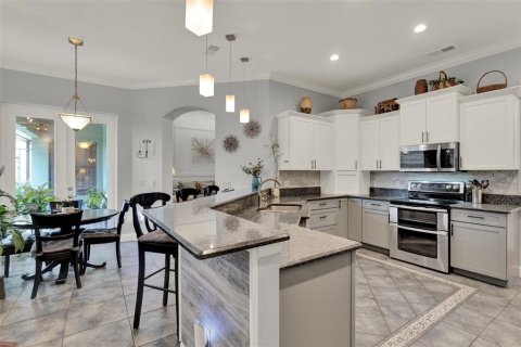 House in Clermont, Florida 4 bedrooms, 256.41 sq.m. № 1795195 - photo 8