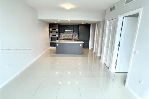 Condo in Doral, Florida, 1 bedroom  № 2082620 - photo 6