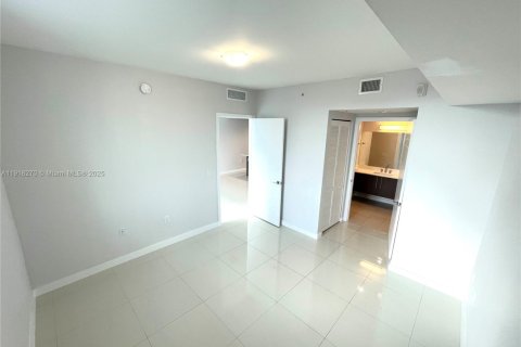 Condo in Doral, Florida, 1 bedroom  № 2082620 - photo 11