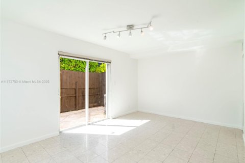 Townhouse in Fort Lauderdale, Florida 2 bedrooms, 120.03 sq.m. № 1756507 - photo 9