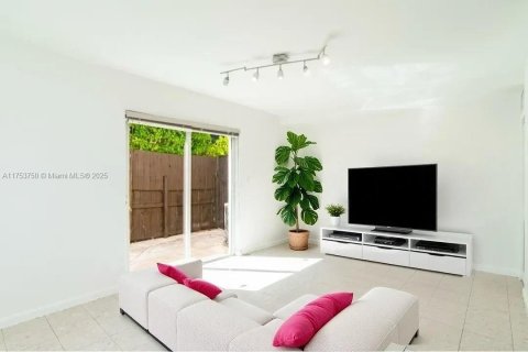 Townhouse in Fort Lauderdale, Florida 2 bedrooms, 120.03 sq.m. № 1756507 - photo 8