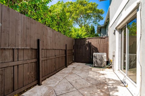 Townhouse in Fort Lauderdale, Florida 2 bedrooms, 120.03 sq.m. № 1756507 - photo 22