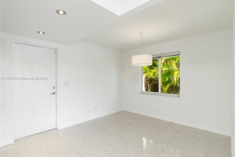 Townhouse in Fort Lauderdale, Florida 2 bedrooms, 120.03 sq.m. № 1756507 - photo 4