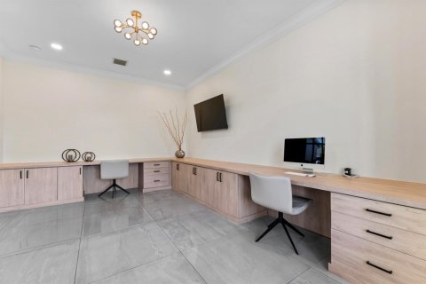 House in Boca Raton, Florida 5 bedrooms, 430.32 sq.m. № 2181389 - photo 28