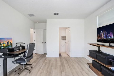 Townhouse in Tampa, Florida 3 bedrooms, 207.92 sq.m. № 2237701 - photo 5