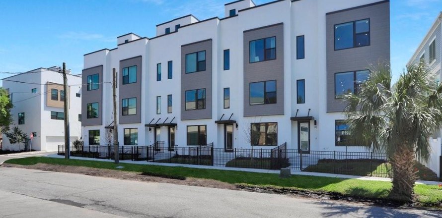 Townhouse in Tampa, Florida 3 bedrooms, 207.92 sq.m. № 2237701