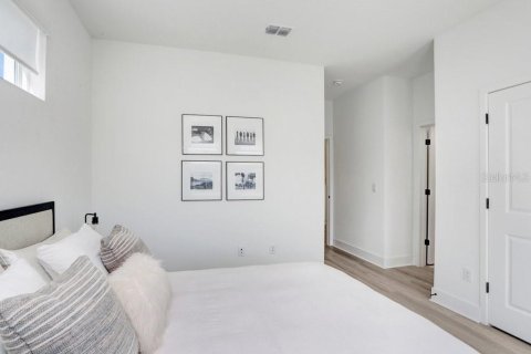 Townhouse in Tampa, Florida 3 bedrooms, 207.92 sq.m. № 2237701 - photo 9