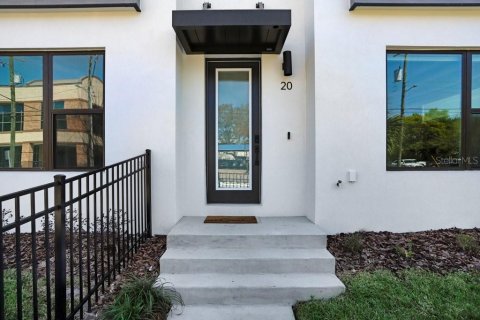 Townhouse in Tampa, Florida 3 bedrooms, 207.92 sq.m. № 2237701 - photo 2