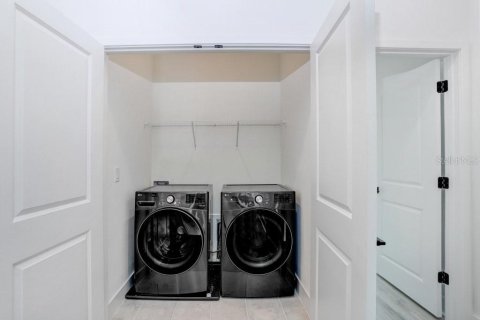 Townhouse in Tampa, Florida 3 bedrooms, 207.92 sq.m. № 2237701 - photo 15