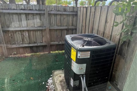 Condo in Homestead, Florida, 4 bedrooms № 2153761 - photo 11