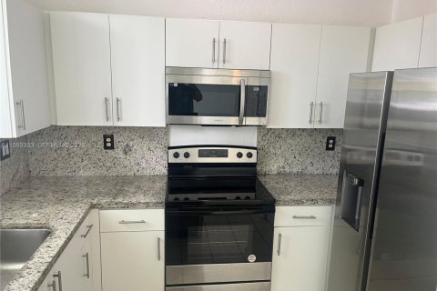 Condo in Homestead, Florida, 4 bedrooms № 2153761 - photo 2